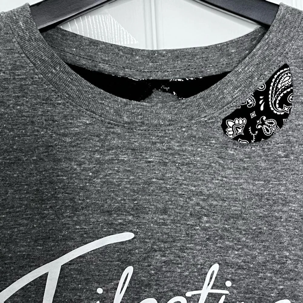 Chillionaire Women's Large Tailgating Tshirt Heather Gray NWT from Buckle - Picture 2 of 12